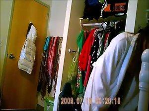 Spying on my sister's boobs Picture 3