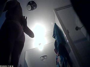 Ass wiggling in front of a hidden camera Picture 2