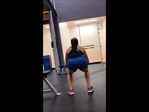 Muscular ass jumping in the gym Picture 3