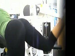 Toned muscular ass spied in the gym