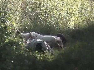 Horny guy fucks her like a rabbit in the grass Picture 5