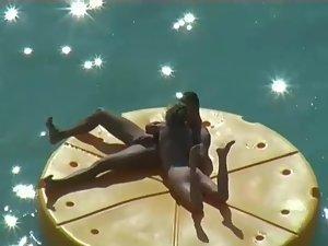 Voyeur noticed a blowjob on a floater Picture 2