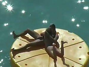 Voyeur noticed a blowjob on a floater
