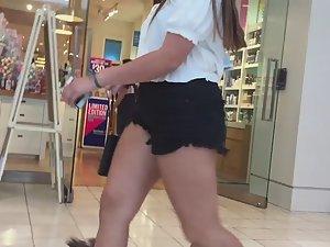 Sassy teen girl revels cheeks in shorts Picture 4