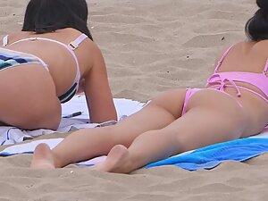 Hot friends in very inviting poses on the beach Picture 4