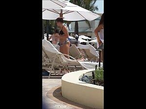 Funny dance of hottie with bubble butt by the swimming pool Picture 6