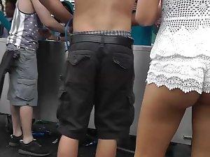Provocative shorts show rave girl's bubble butt Picture 8