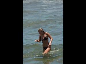 Hot teen girls enjoying the ocean water Picture 3