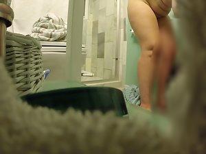 Spying on chubby aunt while she is naked in bathroom Picture 6
