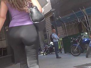 Sexy milf is in a rush Picture 5