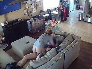 Hidden cam caught spontaneous sex in living room Picture 1