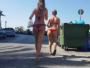 Two hot friends got similar asses in bikinis Picture 8