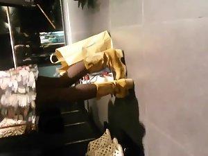 Voyeur follows an innovative girl Picture 2