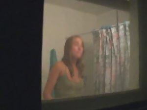 Hankering for a teen girl peeping