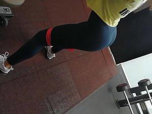 Fit ass looks epic during her entire gym workout Picture 6