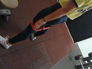 Fit ass looks epic during her entire gym workout Picture 7