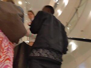 Upskirt of lovely ass cheeks in shopping mall Picture 3