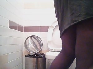 Spying her pee and wipe pussy Picture 5