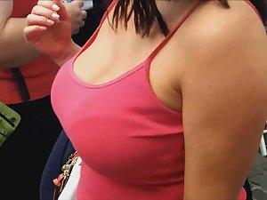 Big boobs in a tiny sleeveless shirt Picture 8