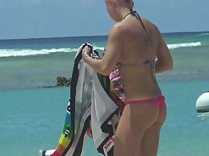 Punk girl is an unique sight on beach Picture 8