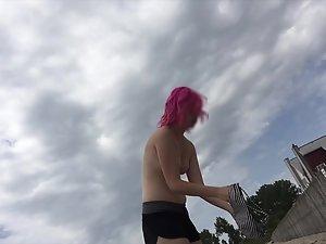 Punk girl changes her top in public Picture 3