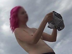 Punk girl changes her top in public Picture 6