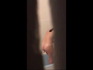 Peeping on naked girl and her trimmed bush in shower Picture 1