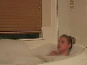 Pussy fingering inside bubble bath Picture 3