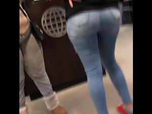Big softy booty held in place by tight jeans Picture 3