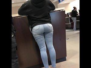 Big softy booty held in place by tight jeans Picture 4