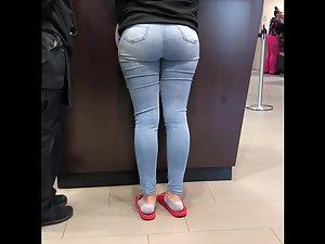Big softy booty held in place by tight jeans Picture 6