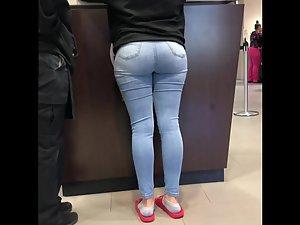 Big softy booty held in place by tight jeans Picture 8