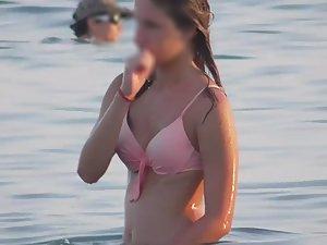 Wet teen girl nearly loses her bikini Picture 2