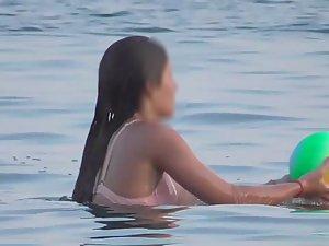Wet teen girl nearly loses her bikini Picture 6