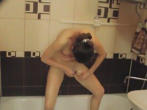 Sister shaves pussy for her date Picture 5
