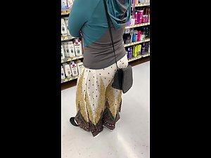 Big butt makes her panties show in loose pants Picture 1