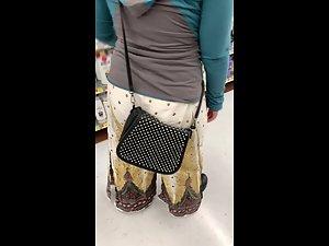 Big butt makes her panties show in loose pants Picture 3