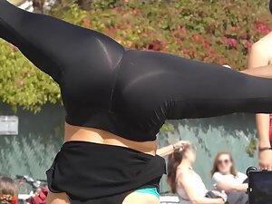 Yummy ass and cameltoe of girl doing handstands in park Picture 7