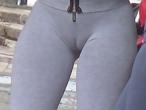 Cameltoe shows ghetto girl's phat pussy