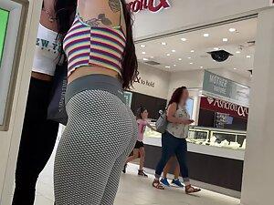 Muscular looking tight ass in leggings Picture 1
