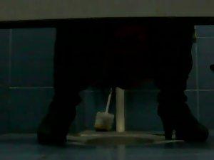 Busted after watching her pee Picture 5