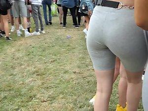 Hot ass and nice gap between thighs in crowd Picture 2