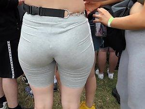 Hot ass and nice gap between thighs in crowd Picture 3