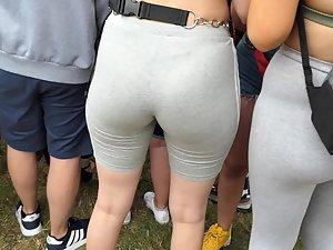 Hot ass and nice gap between thighs in crowd Picture 5
