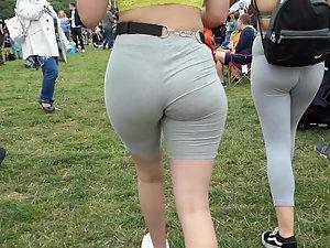 Hot ass and nice gap between thighs in crowd Picture 7