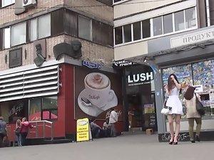 Sneaky look at frontal upskirt Picture 2