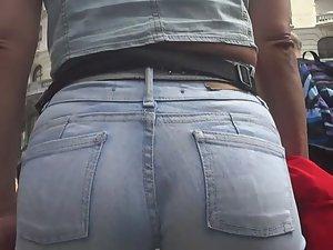 Bubble butt fills out tight jeans Picture 6