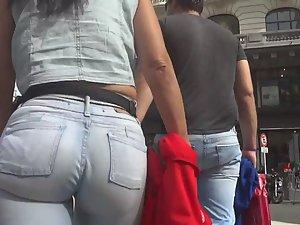 Bubble butt fills out tight jeans Picture 7