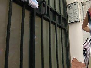 Tourist girl wears slutty shorts on family trip Picture 4