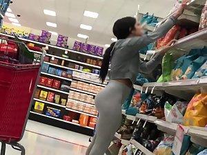 Exotic ethnicity and bubble butt make her very sexy Picture 8